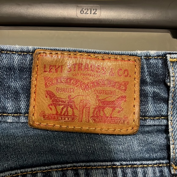 Levi’s barely used still in good condition - Picture 5 of 7
